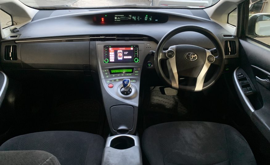 Toyota Prius. 2013. silver. Petrol /Hybrid